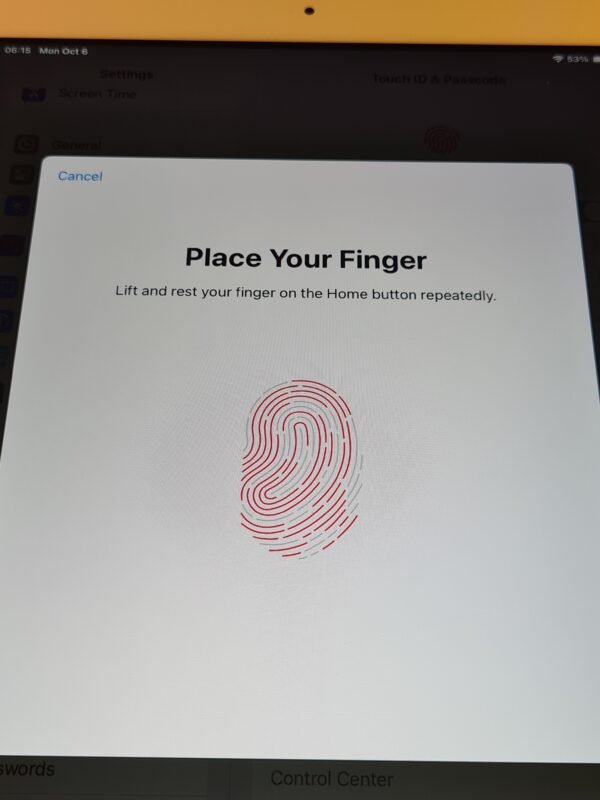 iPad (6th Generation) 32GB - Image 6