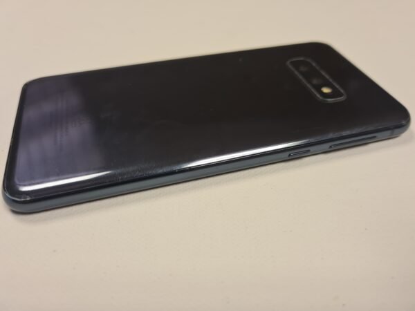 Samsung Galaxy S10e - Image 7
