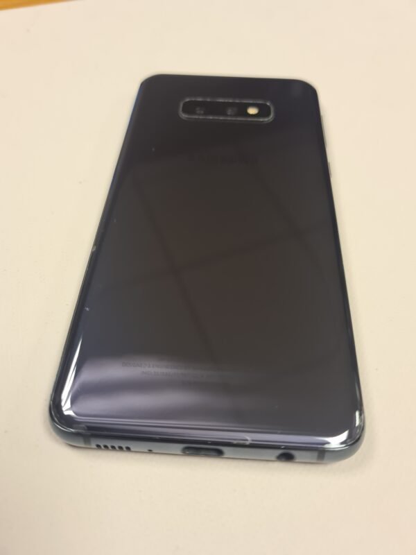 Samsung Galaxy S10e - Image 8