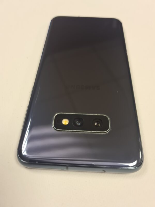 Samsung Galaxy S10e - Image 9