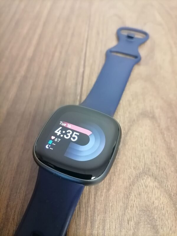 Fitbit Versa 4 - Image 3