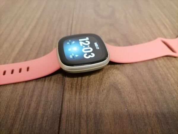 Fitbit Versa 3 - Image 4