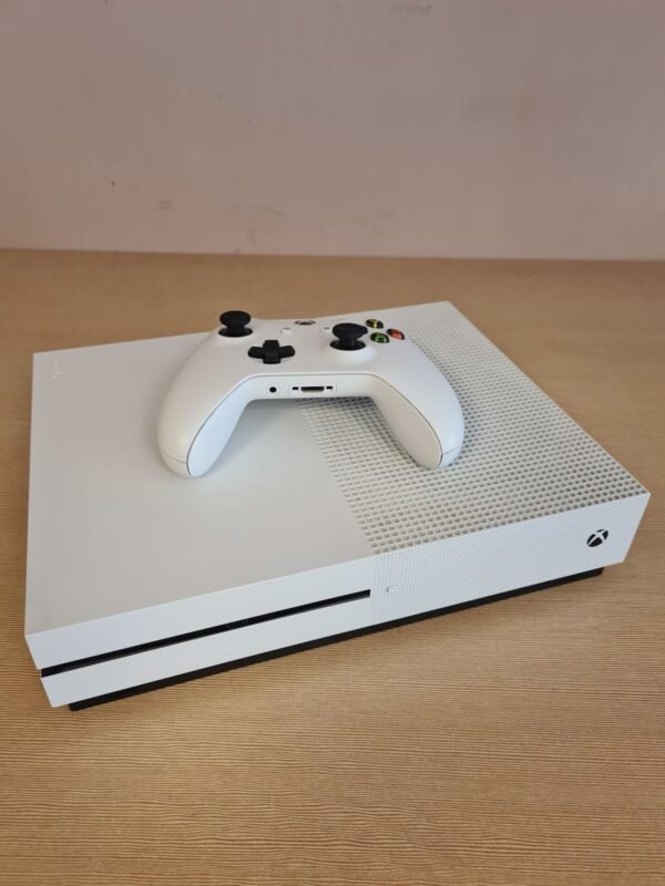 XBOX ONE S 1TB - Image 2