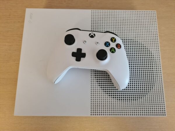 XBOX ONE S 1TB - Image 3