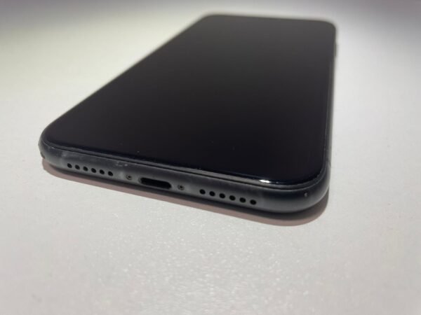 iPhone 11 64GB - Image 9