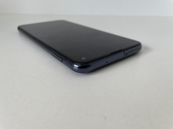 Samsung Galaxy S10e - Image 8