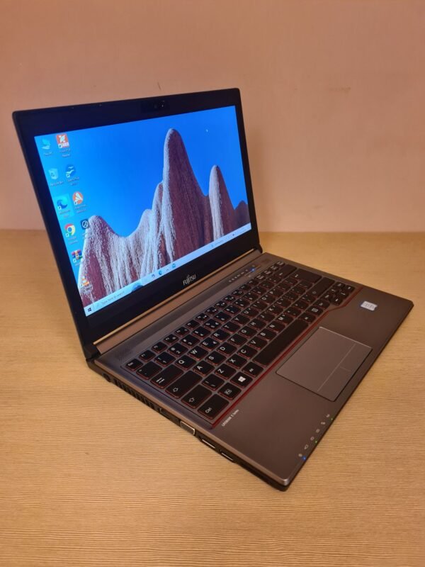 Fujitsu Lifebook E736 - Image 2