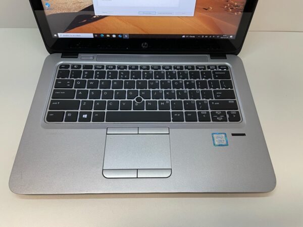 HP EliteBook 820 G4 (TOUCH) - Image 4