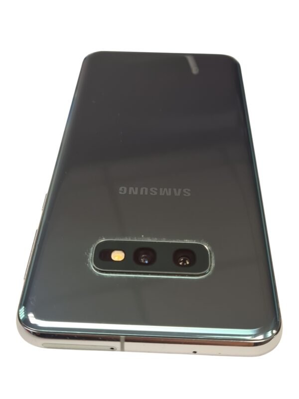 Samsung Galaxy S10e - Image 9