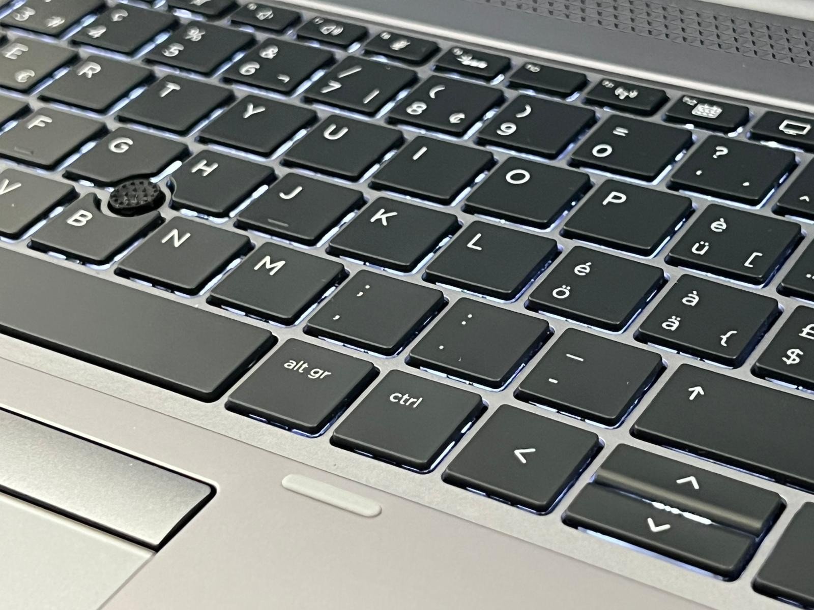 HP ZBook 15u G5 - i7-8650U / 16/256GB / Radeon Pro WX 3100 - Image 6