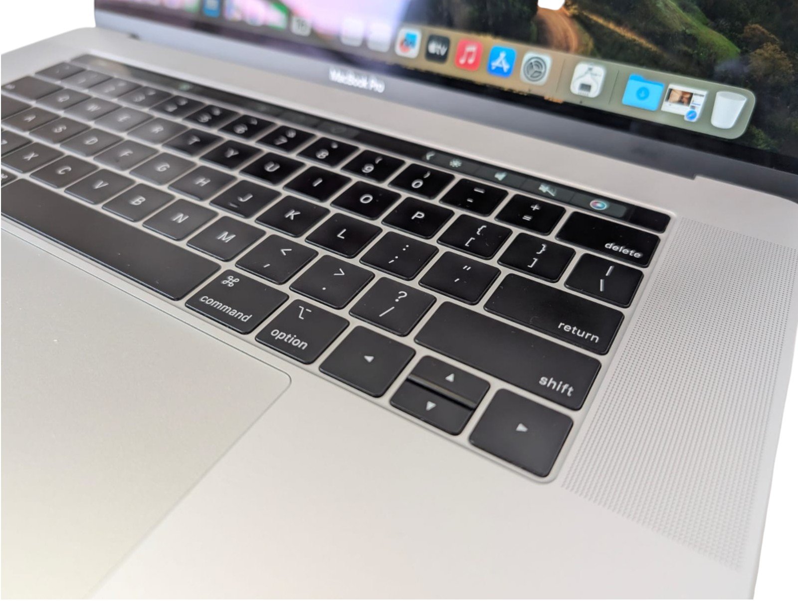 MacBook Pro 15″ TB 2018 6-Core Intel Core i7 16GB/256GB - Image 7