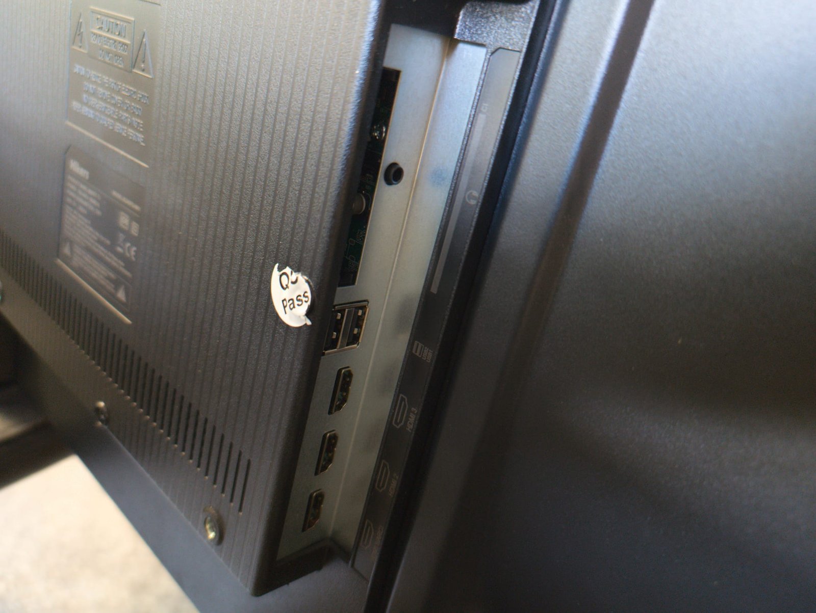 Hikers 43" FHD Smart TV | Whale OS | Wi-Fi - Image 3