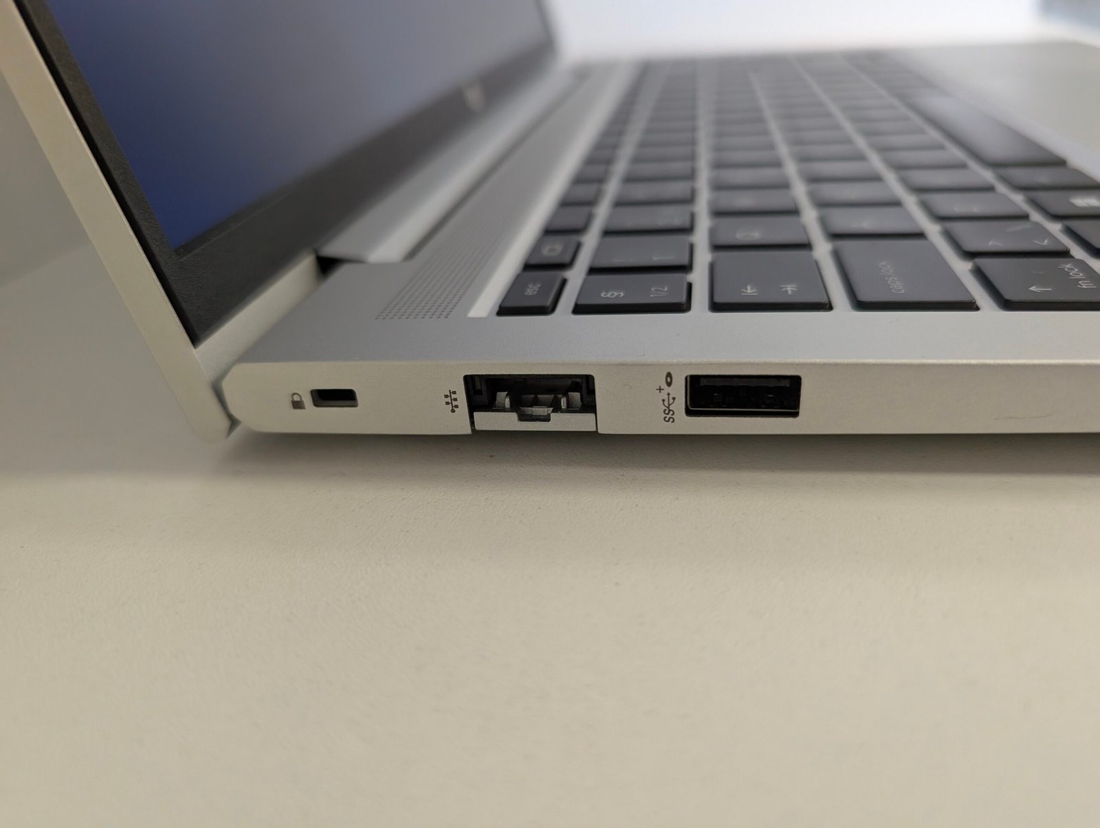 HP EliteBook 645 G9 | Ryzen 5 PRO 5675U | 32 GB RAM | 256 GB SSD | 14″ FHD - Image 4