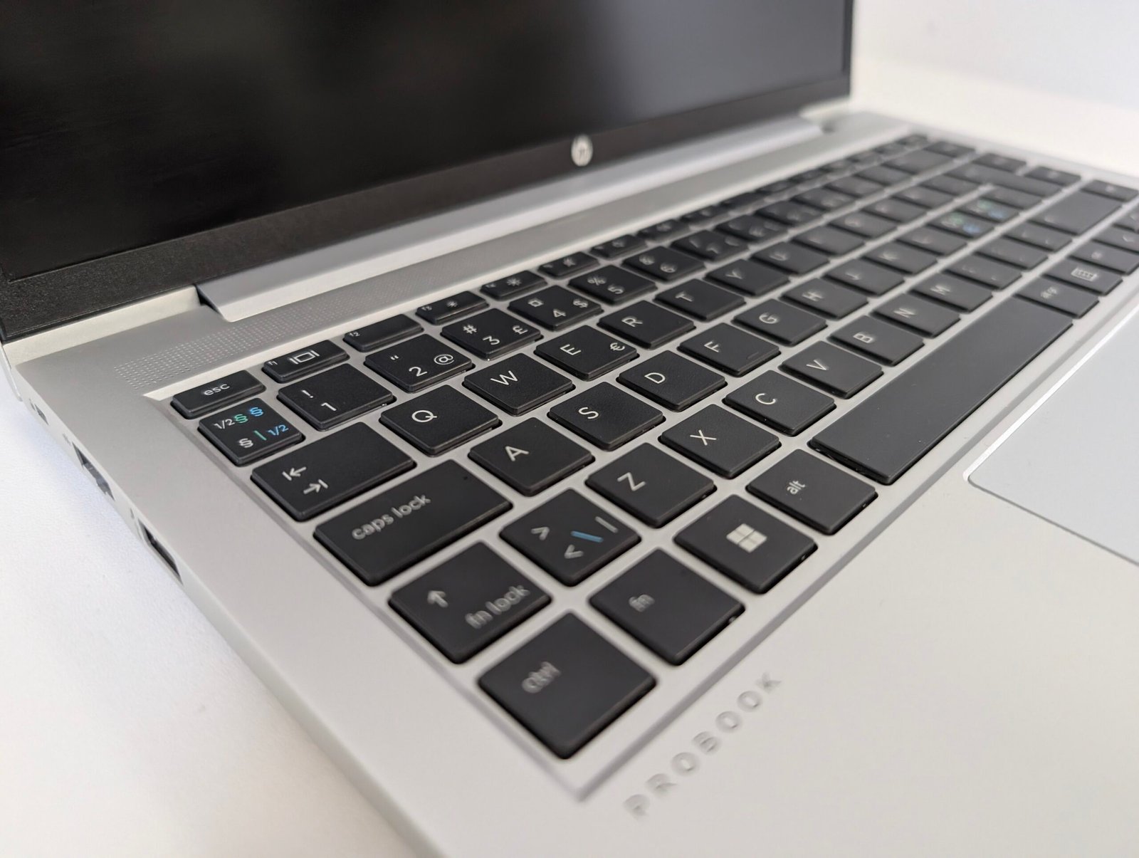 HP EliteBook 845 G7 | Ryzen 3 PRO 4450U | 16 GB RAM | 256 GB SSD | 14″ FHD - Image 3